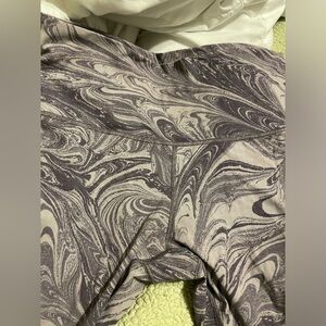 Athleta  lilac and gray  Marbled 7/8 transcend tights with matching tee